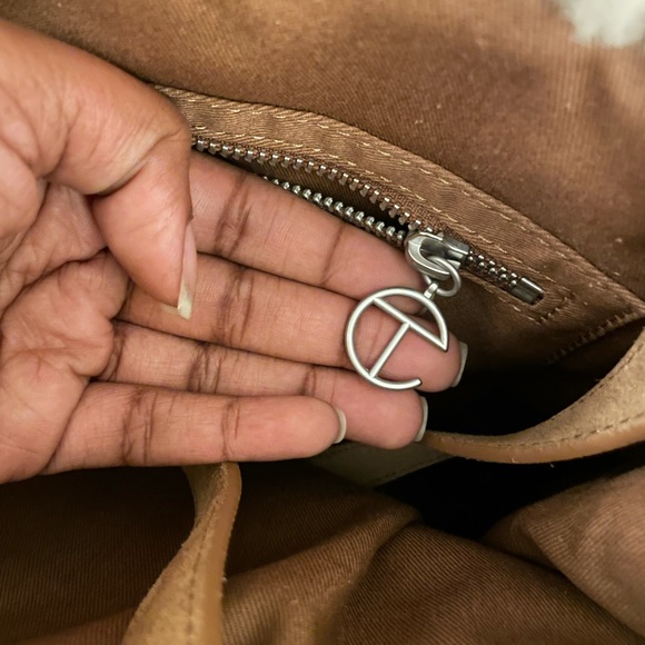 NEVER USED TELFAR X UGG COLLAB MEDIUM BAG - Picture 11 of 11